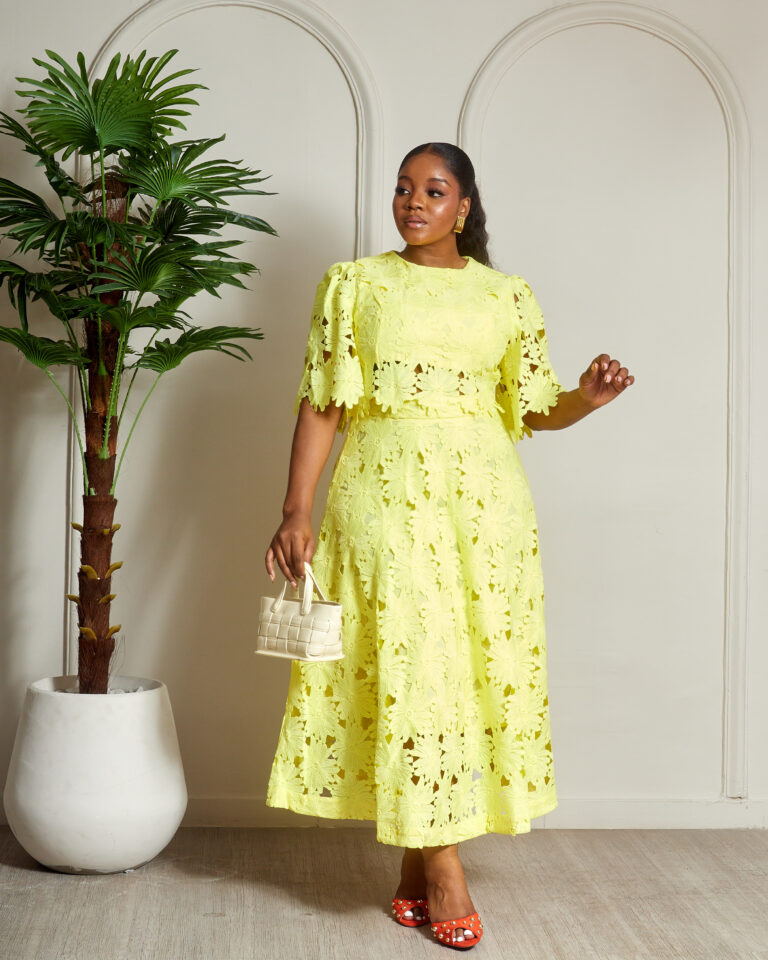 YELLOW GUIPURE SKIRT X TOP SUIT SET
