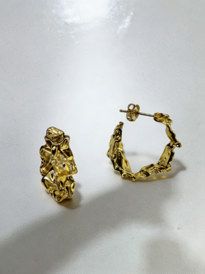 UM GOLD MOLTEN MUSE EARRINGS