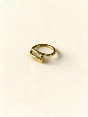 UM GOLD NAIL CURVED RING