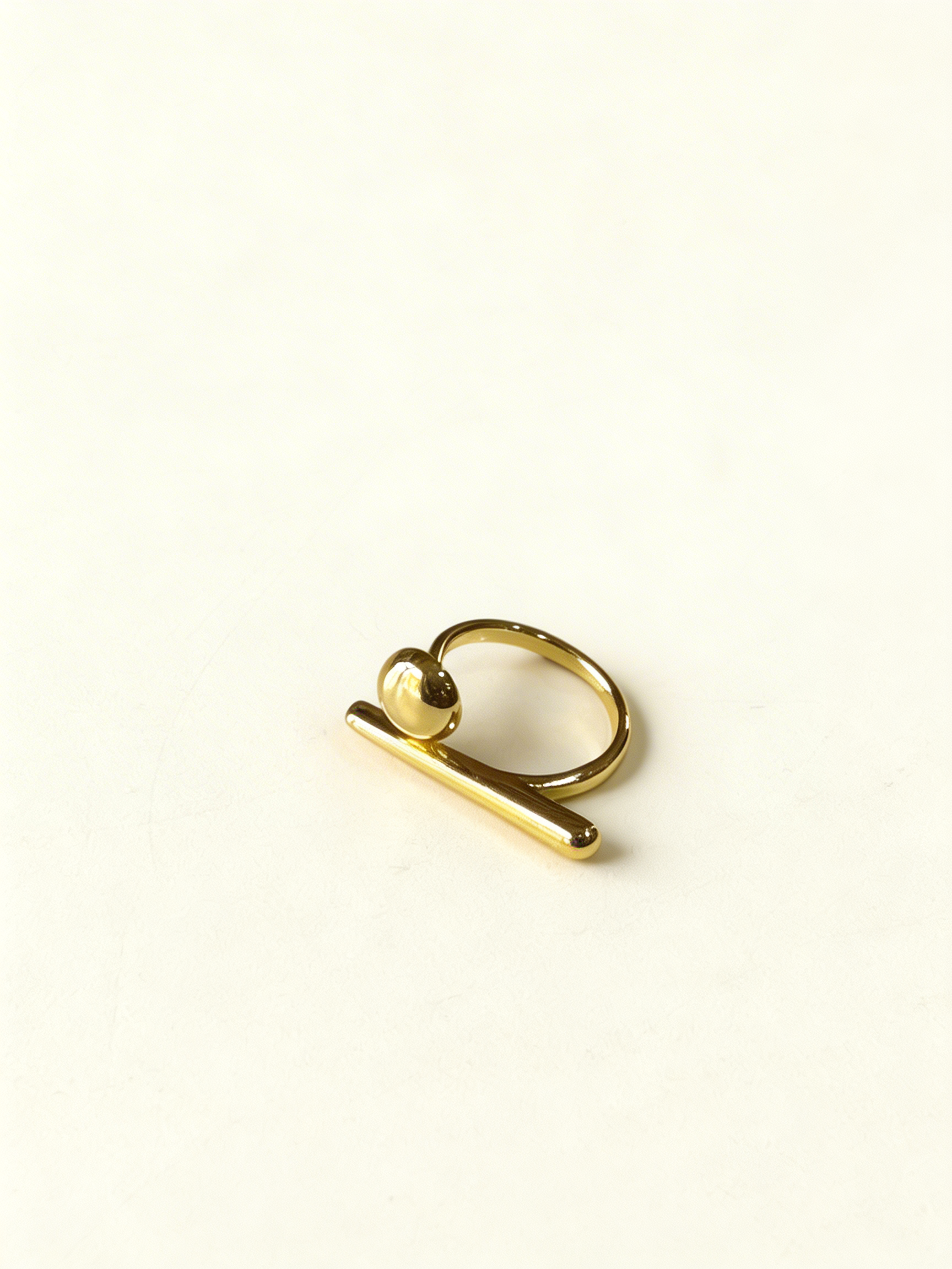 UM GOLD PIVOT RING