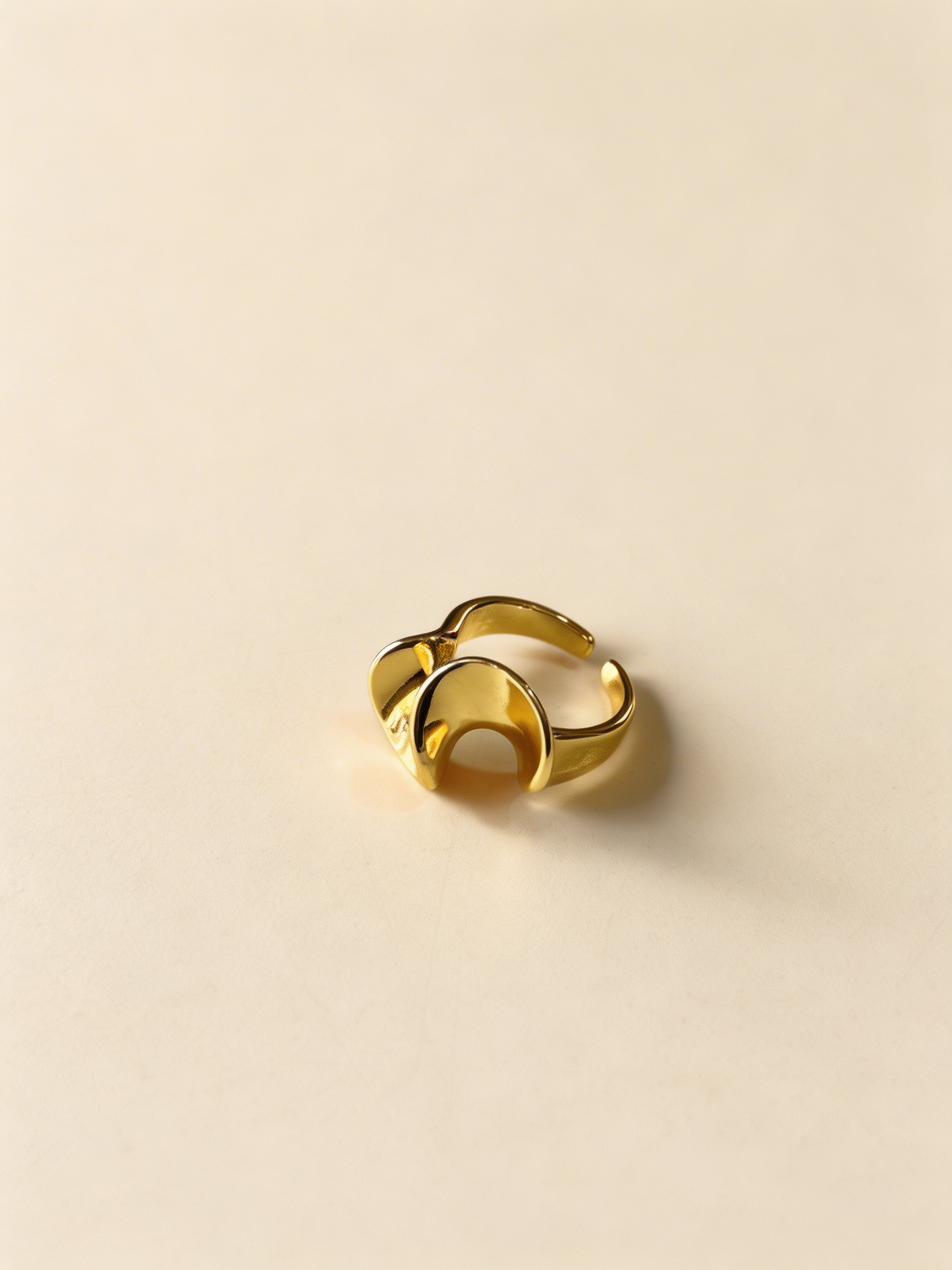 UM GOLD SPIRAL WAVE RING