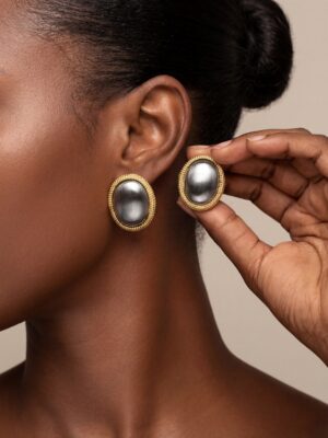 VEINNOIS T116554E-002 NOIR & GOLD STUD EARRINGS