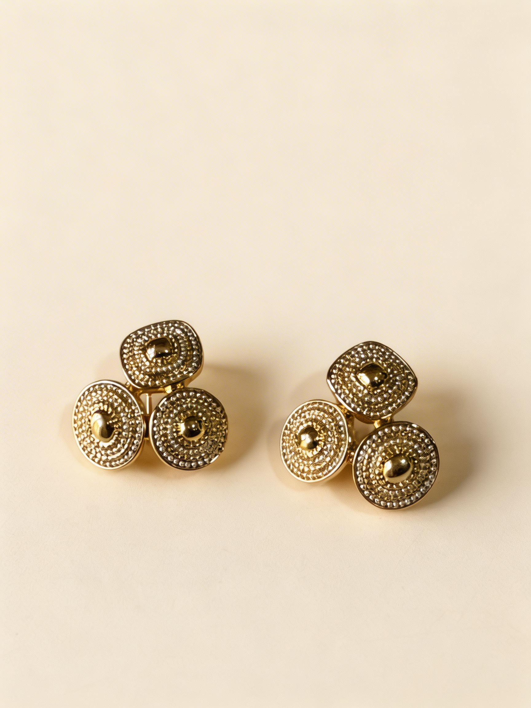 VIENNOIS T706380E-002 GOLD CLUSTERED EARRINGS