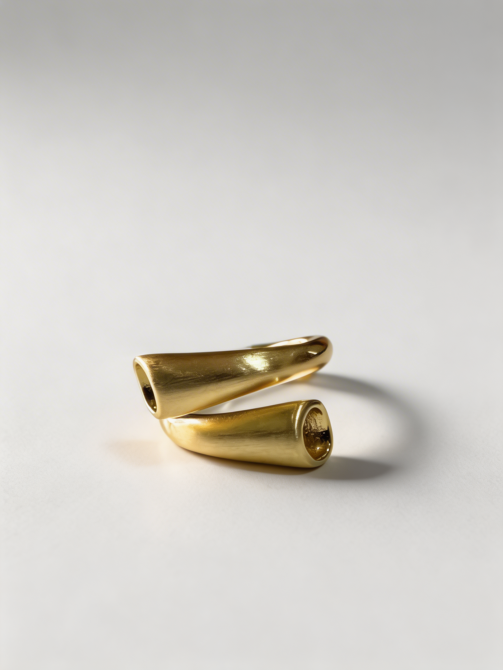 VIENNOIS T802719R GOLD BRASS HORN RING