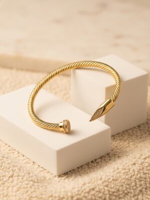 FASHION GOLD SPEAR & NAIL TOP BRACELET